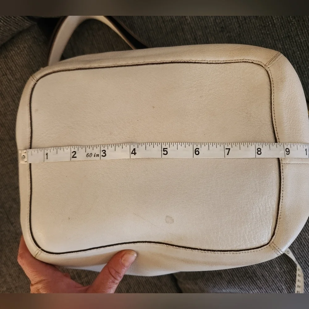 Vintage Coach Elegant Cream Leather Shoulder/ crossbody Bag, large